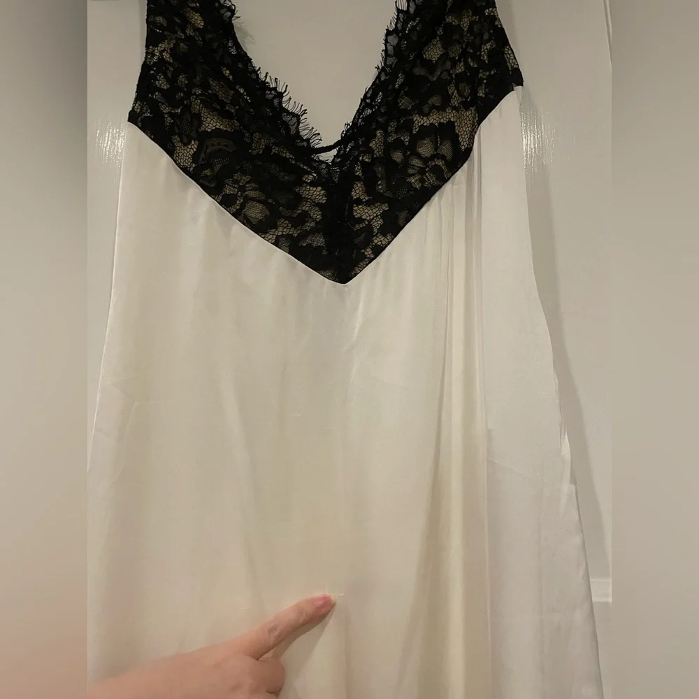 THE NEW ARRIVALS BY ILKYAZ OZEL
Raine Dress - Picture 6 of 9